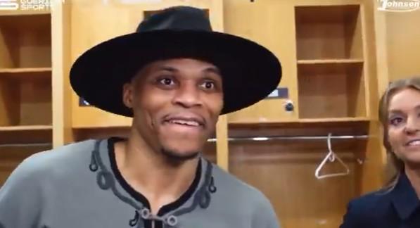 高忆配资 给詹姆斯点康复建议？威少：我都不知道多久没跟勒布朗说话了